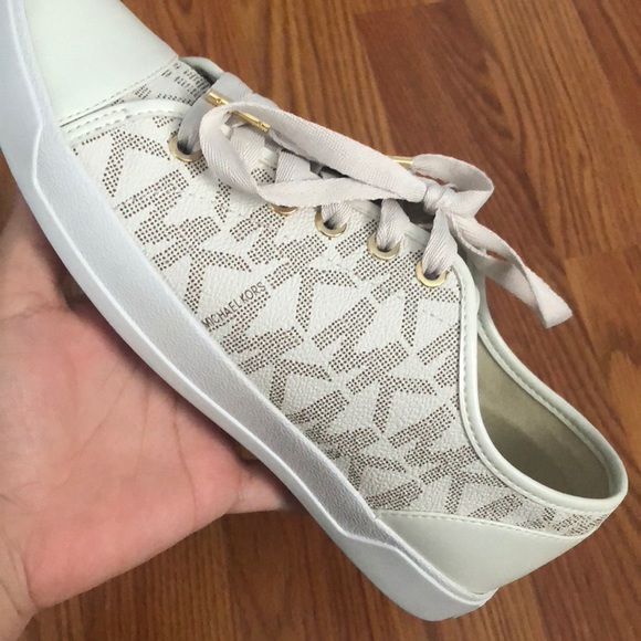 Shoes - Picture 3 of 3